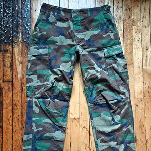 Vintage Military Surplus Woodland Camo Cargo Fatigue Pants Waist Size 31in-34in